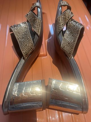 Sandalias tipo mule GINA T 38 doradas con strass