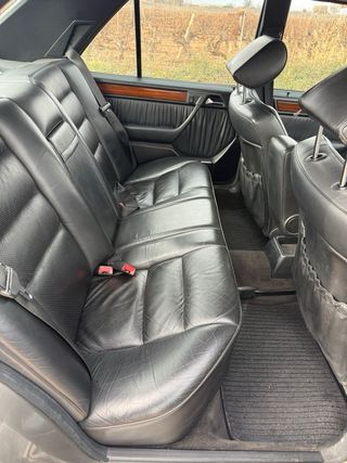 Mercedes-Benz 300E 1989