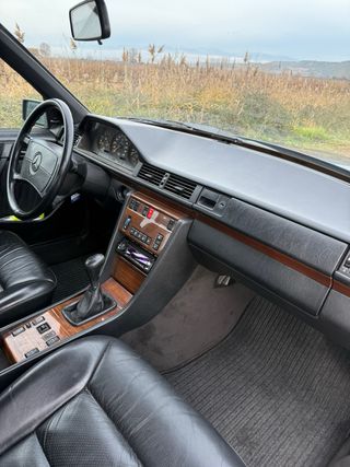 Mercedes-Benz 300E 1989