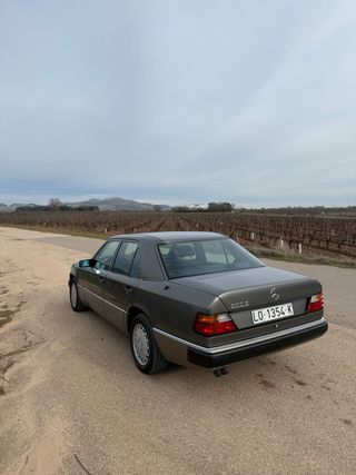 Mercedes-Benz 300E 1989