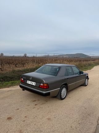 Mercedes-Benz 300E 1989