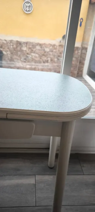 Mesa de cocina con cajón