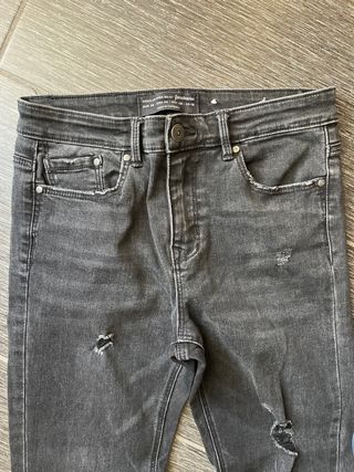 Jeans Stradivarius vita alta neri strappati