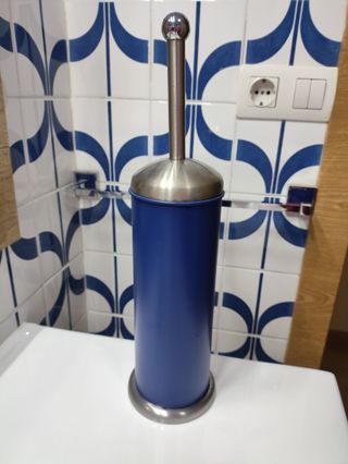 Escobillero baño azul y plateado