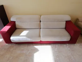 Dos sofás de tela usados