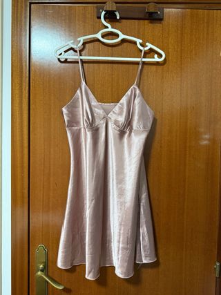 Camisón rosa de satén