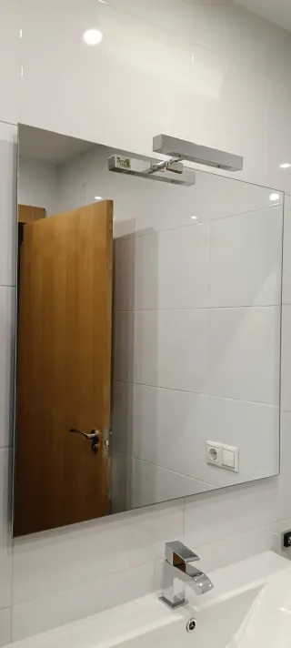 Espejo Baño 80x80 con Aplique LED