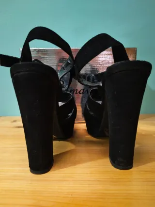 Sandalias de tacón negras