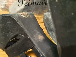 Sandalias de tacón negras