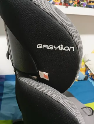 Sedile auto con schienale