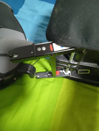 Sedile auto con schienale