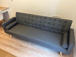 Sofá gris estilo nórdico en muy buen estado.