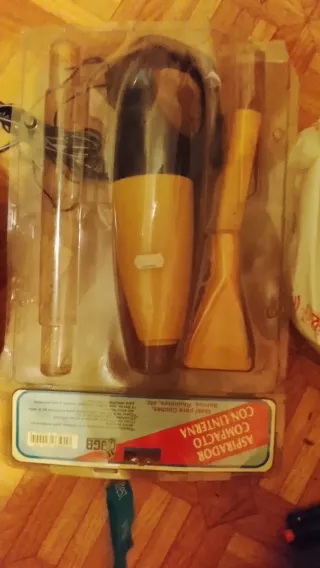 Aspiradora  25€ y 15 la de coche  compacta con acc