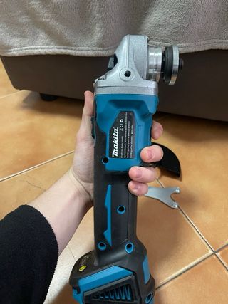 Smerigliatrice Makita angolare