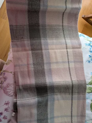 Bufanda de cuadros rosa y gris