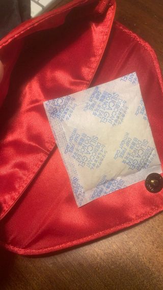 Porta trucco Giorgio Armani rosso e nero