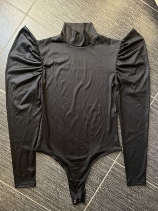Body Bershka nero collo alto maniche a sbuffo