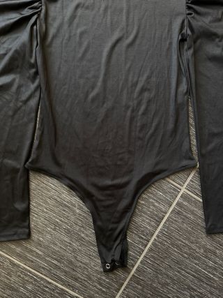 Body Bershka nero collo alto maniche a sbuffo