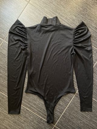Body Bershka nero collo alto maniche a sbuffo
