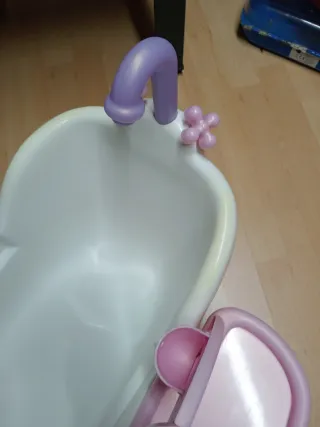 Bañera Nenuco con accesorios y ropa