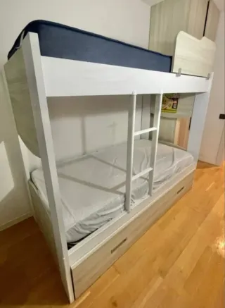 Litera triple con colchón en Cambrils