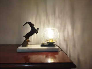 Lámpara Art Decó gamo base de mármol