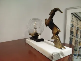 Lámpara Art Decó gamo base de mármol