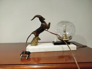 Lámpara Art Decó gamo base de mármol