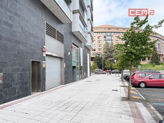 Local comercial en alquiler en Ermitagaña - Mendebaldea en Pamplona