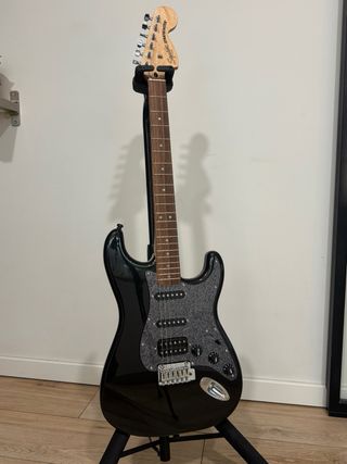 Guitarra Eléctrica Squier Stratocaster Negra