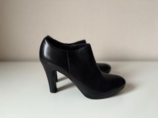 Zapatos cerrados GEOX negros. Talla 37. Tacón 10cm