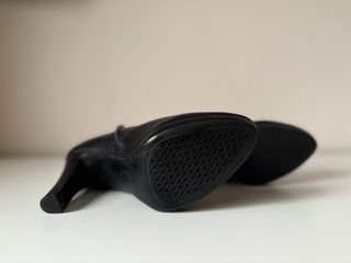 Zapatos cerrados GEOX negros. Talla 37. Tacón 10cm