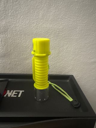 Linterna de pesca submarina amarilla