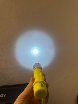 Linterna de pesca submarina amarilla