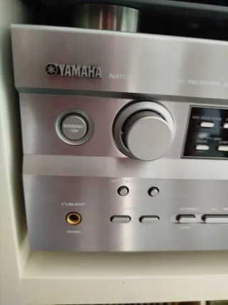 Amplificador Yamaha DSP Plata con Radio
