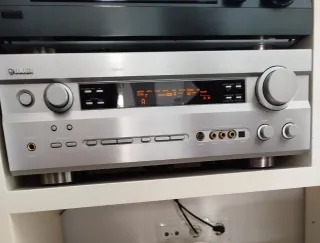 Amplificador Yamaha DSP Plata con Radio