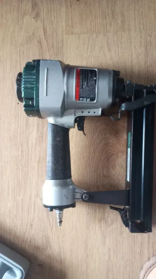 Pistola Grapadora corruga Neumática EZ Fasten