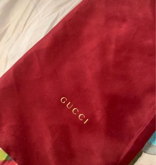 Gafas de sol Gucci negras y doradas