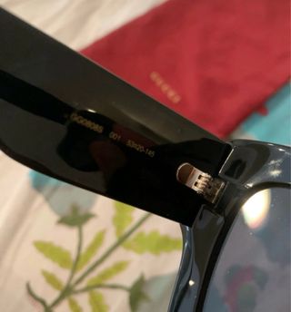 Gafas de sol Gucci negras y doradas