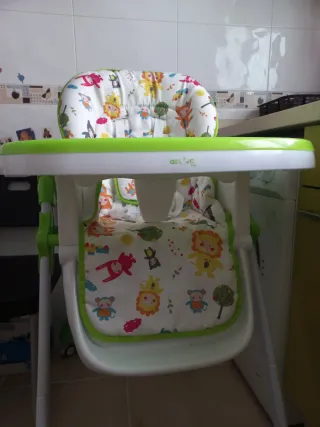 Trona bebé con estampado infantil