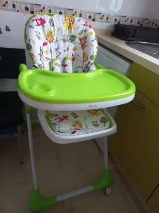 Trona bebé con estampado infantil