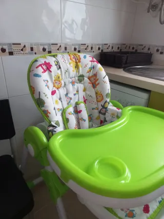 Trona bebé con estampado infantil