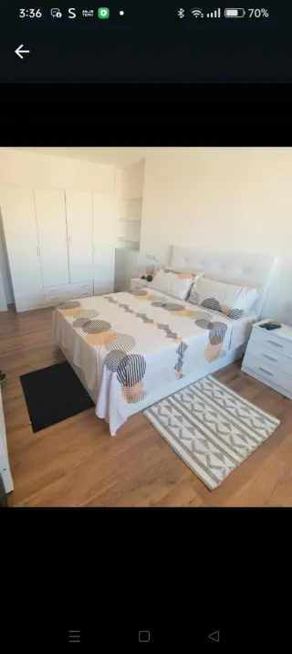 Cómoda de madera con 4 cajones