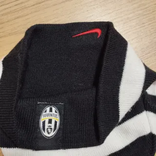 Cappello Juventus righe bianche e nere