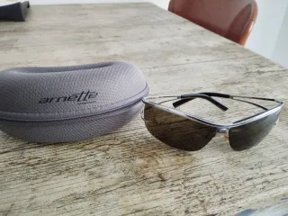 Gafas de sol Arnette plateadas y marrones