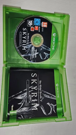 Skyrim Special Edition (Includes DLCs) - Xbox One
