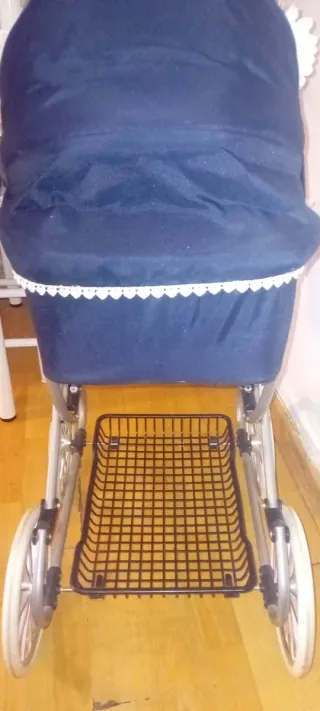 Cochecito de muñecas clásico