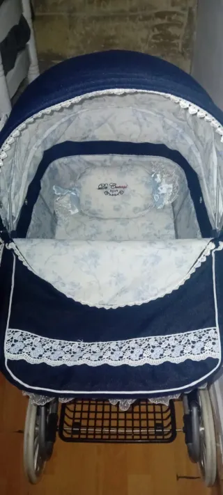 Cochecito de muñecas clásico