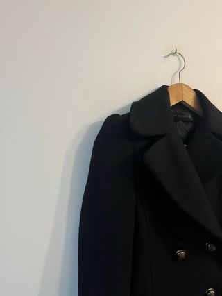 Abrigo negro botones Zara Talla XS