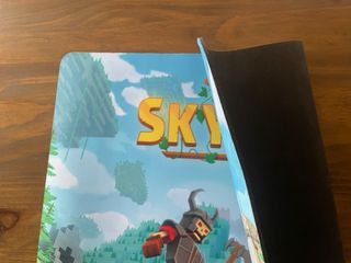 Alfombrilla de ratón y teclado del juego Skyverse